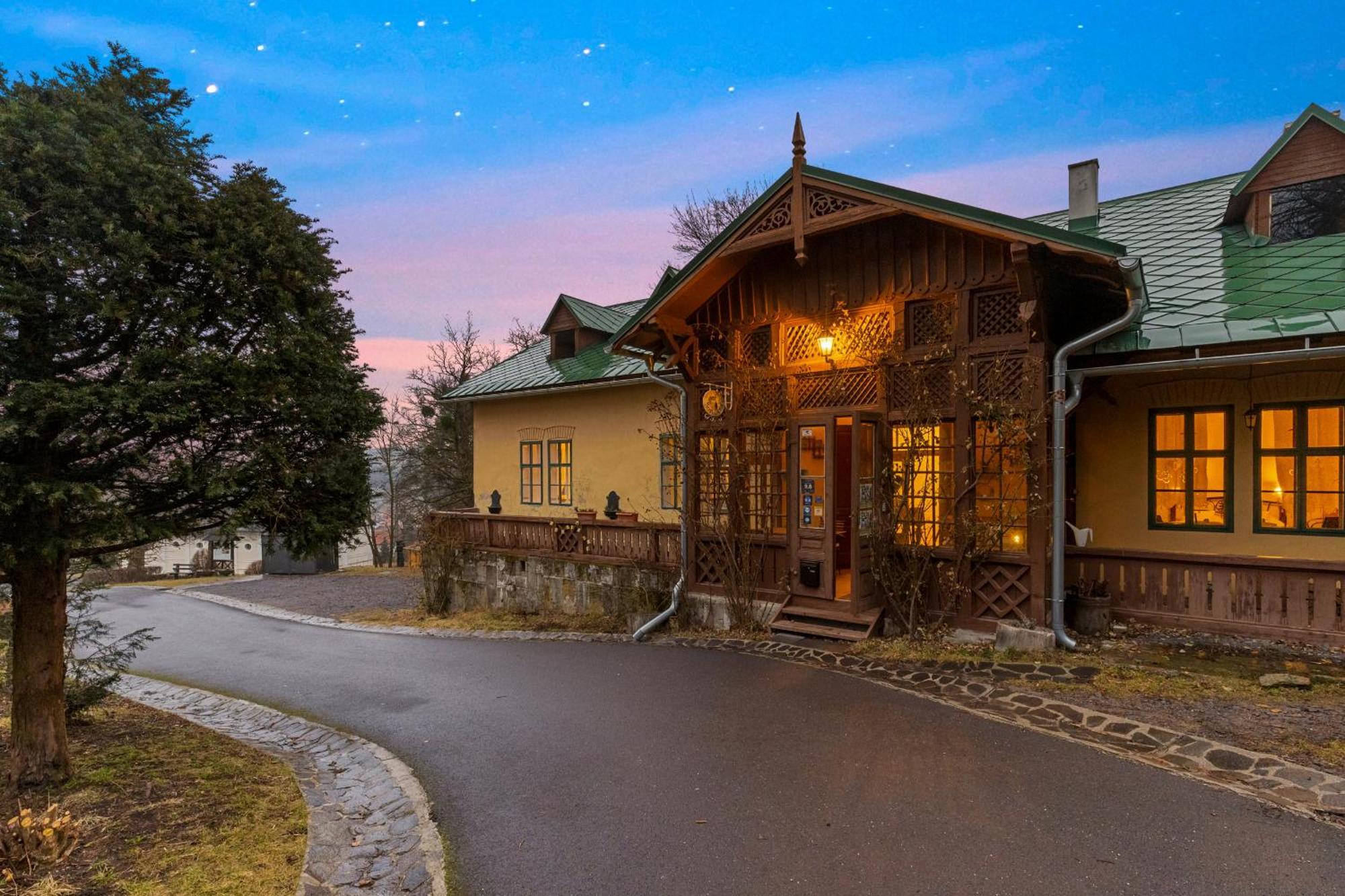 Sovi Dom- Historicke Apartmany Z 19 Storocia, 4Km Od Banskej Stiavnice Svätý Anton Eksteriør billede