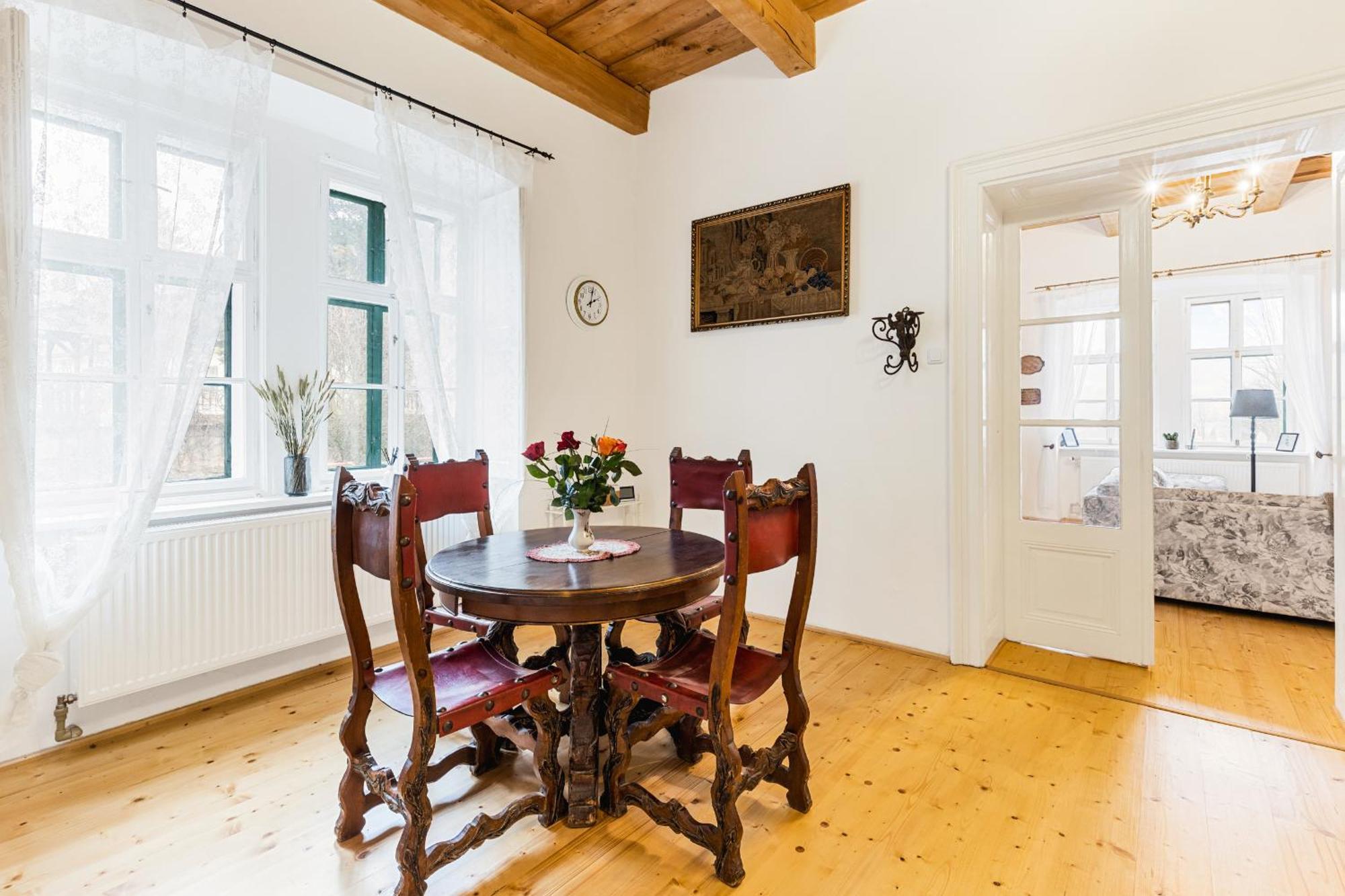 Sovi Dom- Historicke Apartmany Z 19 Storocia, 4Km Od Banskej Stiavnice Svätý Anton Eksteriør billede