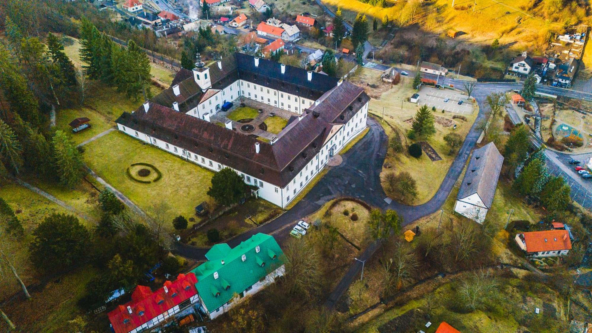 Sovi Dom- Historicke Apartmany Z 19 Storocia, 4Km Od Banskej Stiavnice Svätý Anton Eksteriør billede