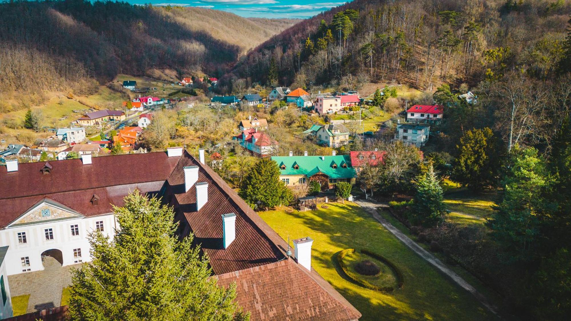 Sovi Dom- Historicke Apartmany Z 19 Storocia, 4Km Od Banskej Stiavnice Svätý Anton Eksteriør billede
